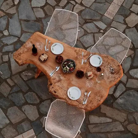 Alia's Sea View & Landhaus Aprovaton