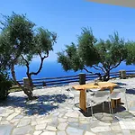 Kır Evi Alia's Sea View & Aprovaton