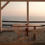 Alia's Sea View & Aprovaton