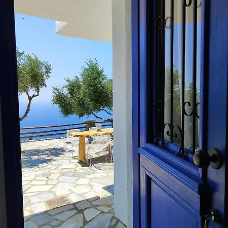 Летний дом Alia's Sea View & Aprovaton