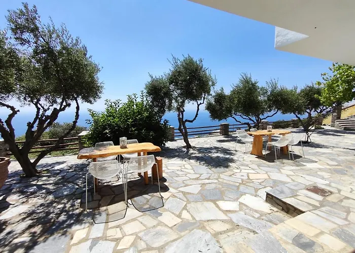 Alia's Sea View & Kır Evi *