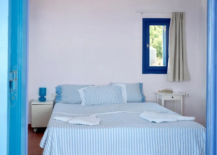 Alia's Sea View & Aprovaton